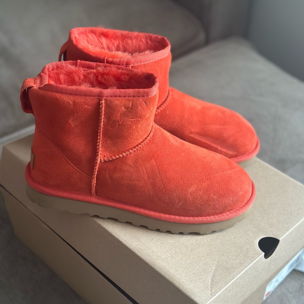 UGG Classic Mini II